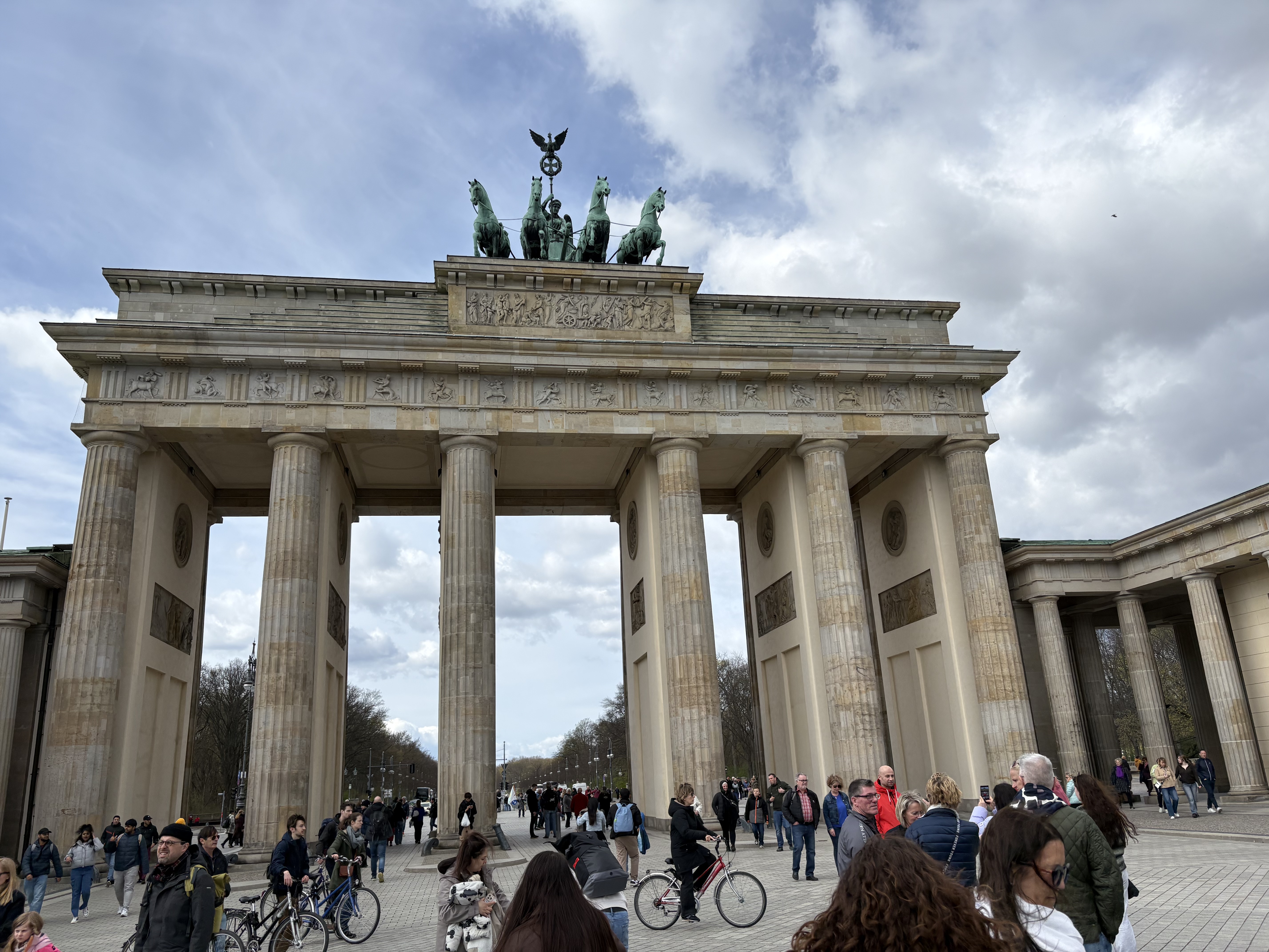 Brandenburg Gate — Pariser Platz